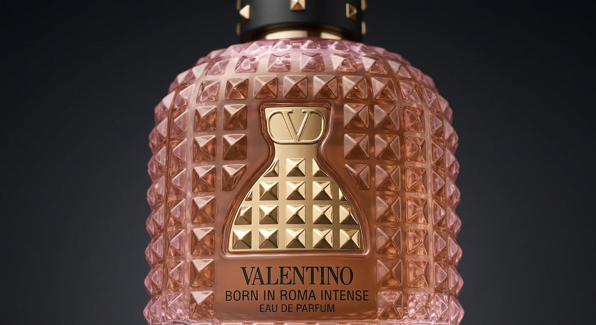 Valentino Born in Roma Intense bottle close-up